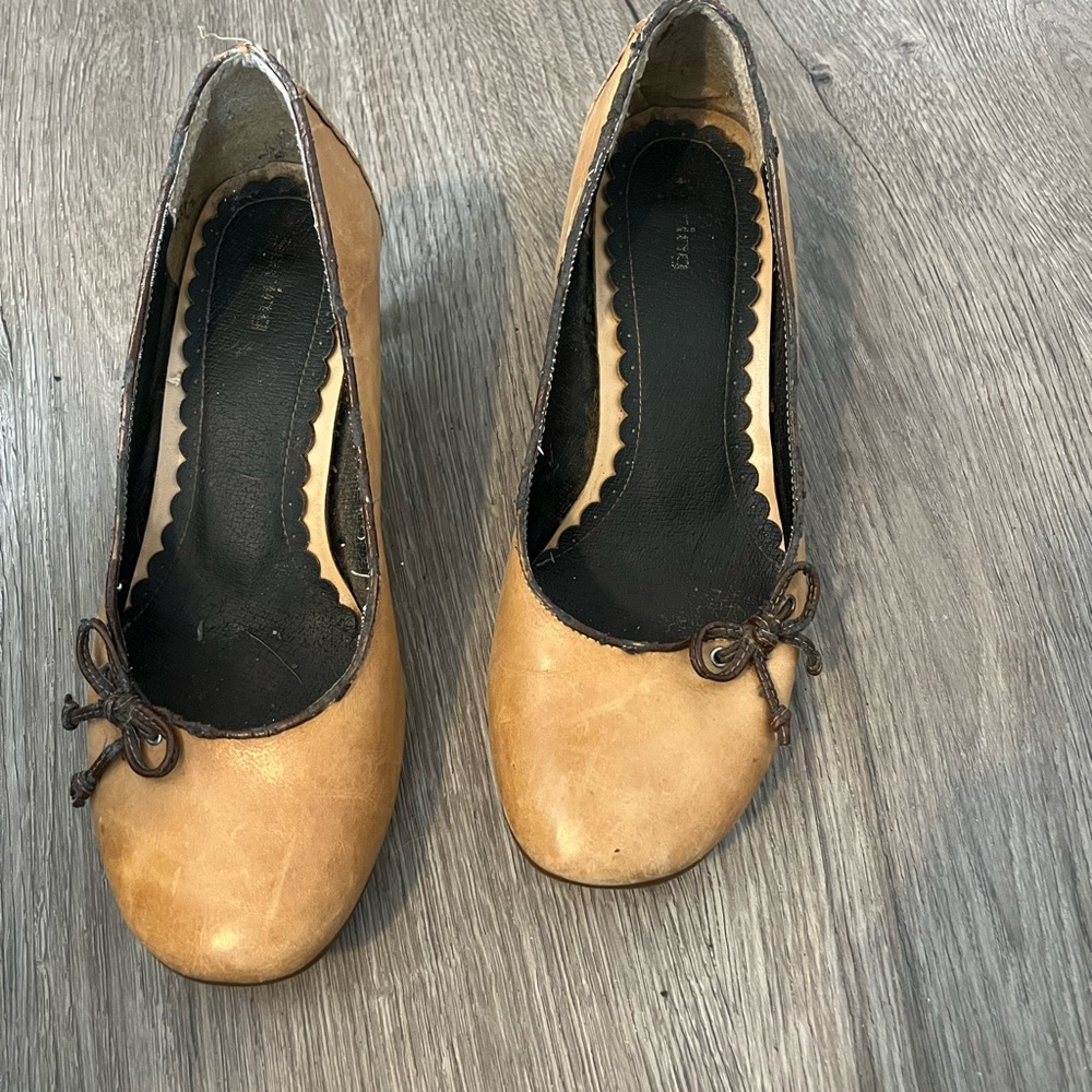 Tan Leather Bow heels